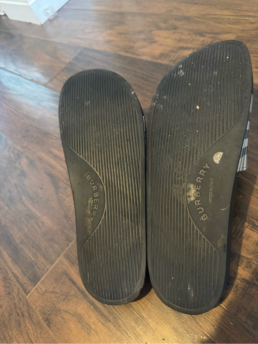 Burberry slides men’s 12 - Picture 4 of 4